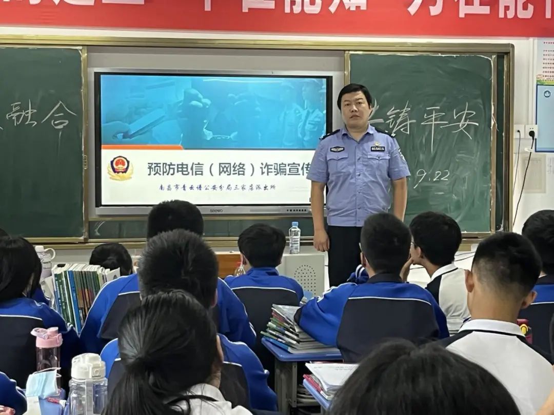 開展“警校共建”活動，創(chuàng)建平安和諧校園